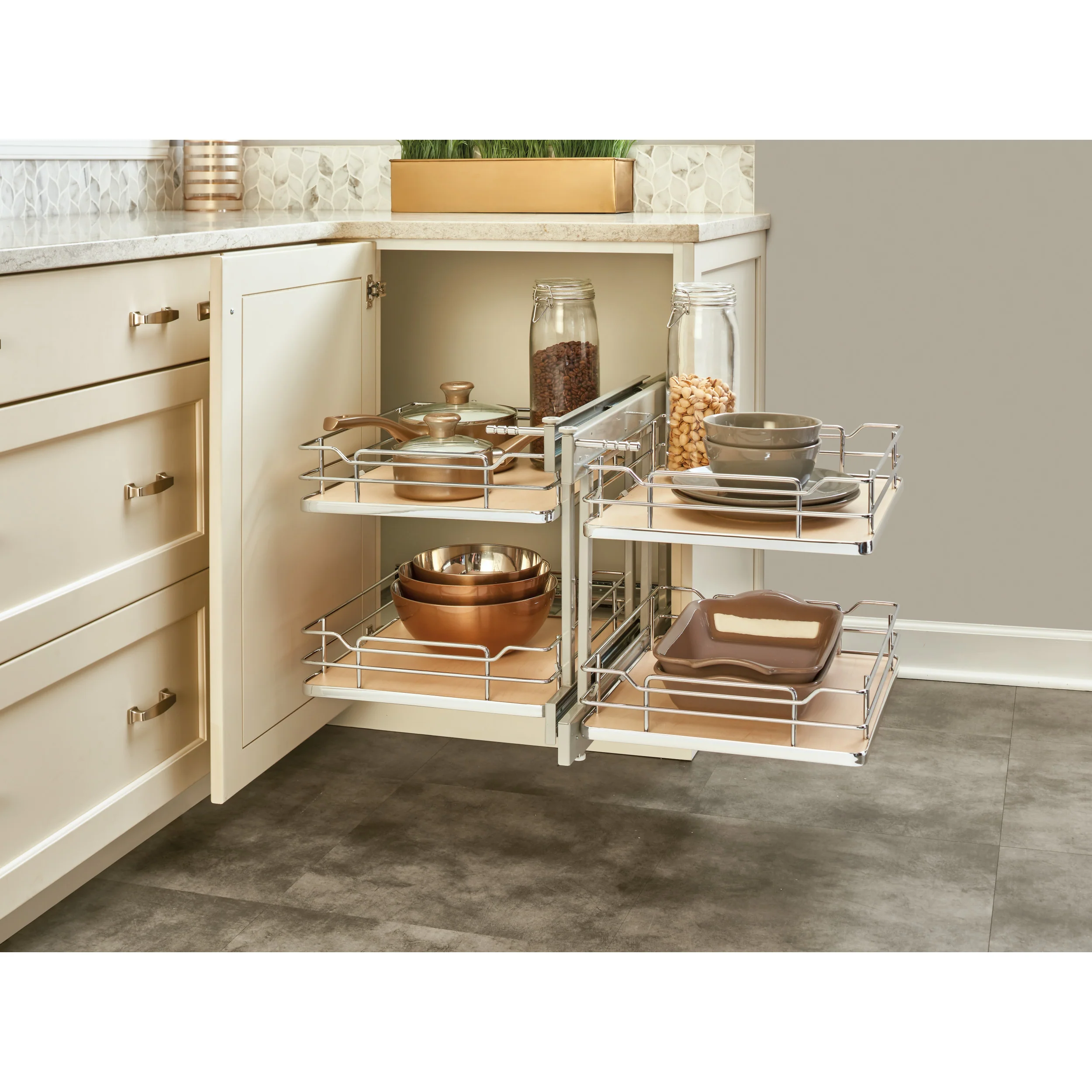 18 in Maple Blind Corner Organizer Soft-Close Natural  32.25 in (819 mm) W x 20.25 in (514 mm) D x 21 in (533 mm) H - Image 16