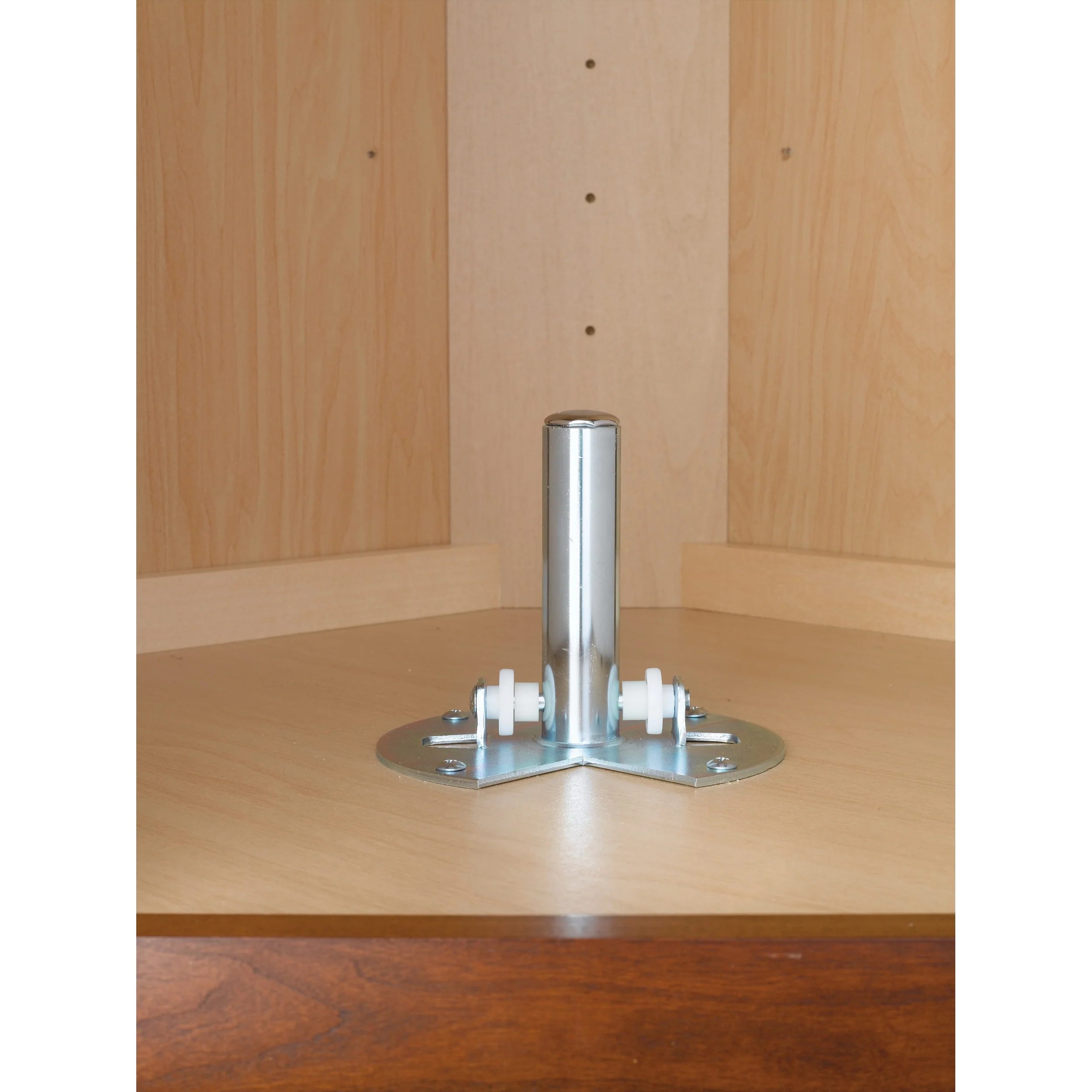 18 in White Polymer Full Circle Lazy Susan w/bottom mount White  18 in (457 mm) W x 18 in (457 mm) D x 2.5 in (64 mm) H - Image 2